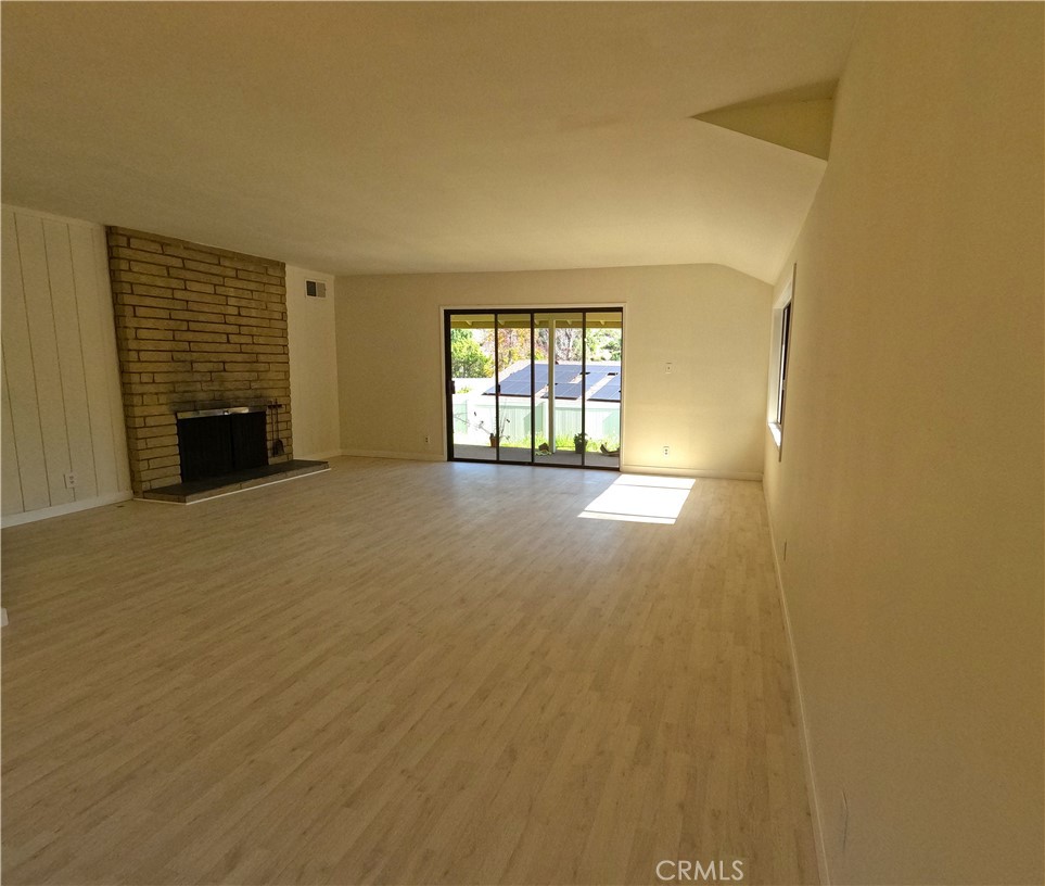 1515 Belleau Road Glendale, CA 91206 - Photo 13 of 35 an empty room with windows