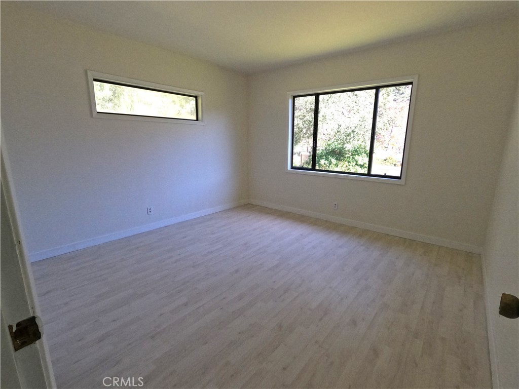 1515 Belleau Road Glendale, CA 91206 - Photo 20 of 35 an empty room with a window