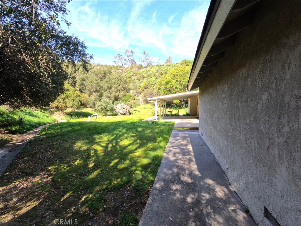 1515 Belleau Road Glendale, CA 91206 - Photo 27 of 35 a view of a pathway both side of a yard