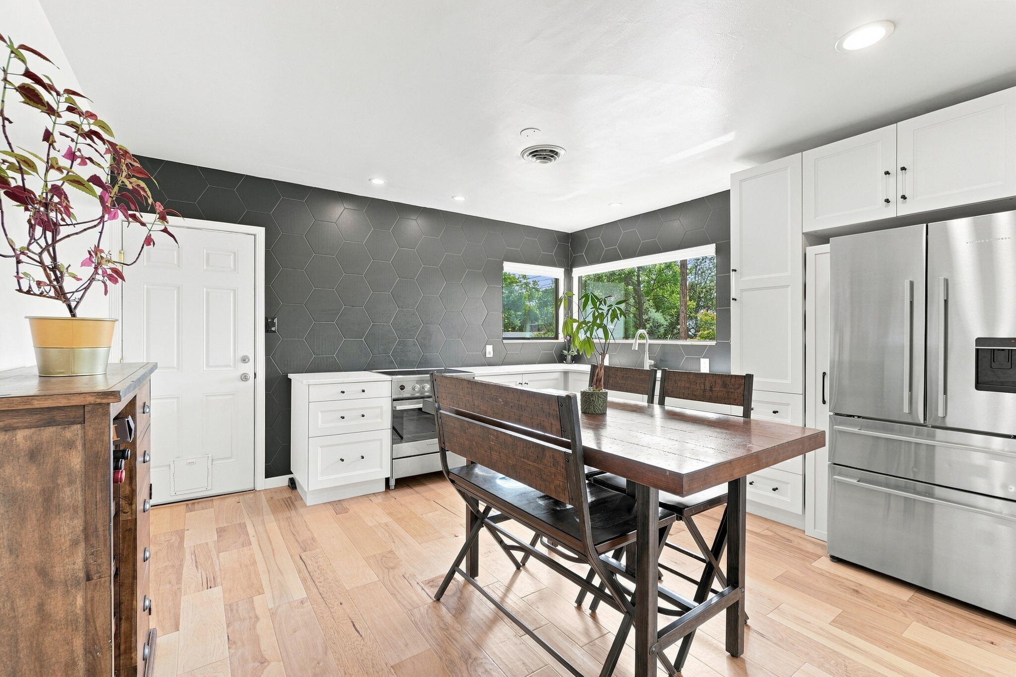1750 Barbara Road Redding, CA 96003 - Photo 14 of 35 10-web-or-mls-BiggerFlow Real Estate Med