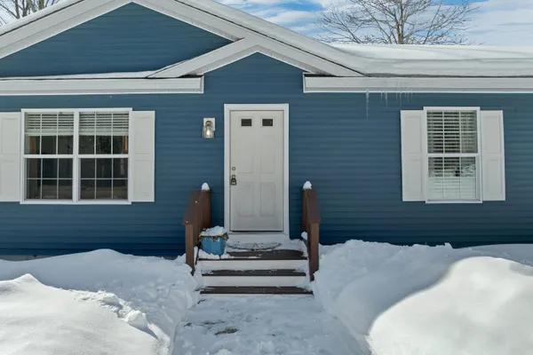 $560,000 | 264 Birch Hill Road, New Durham, NH 03855