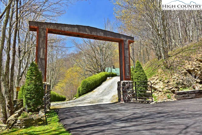 1194 Fox Meadow Road Banner Elk, NC 28604 - Photo 2 of 44 Gallery Image 2