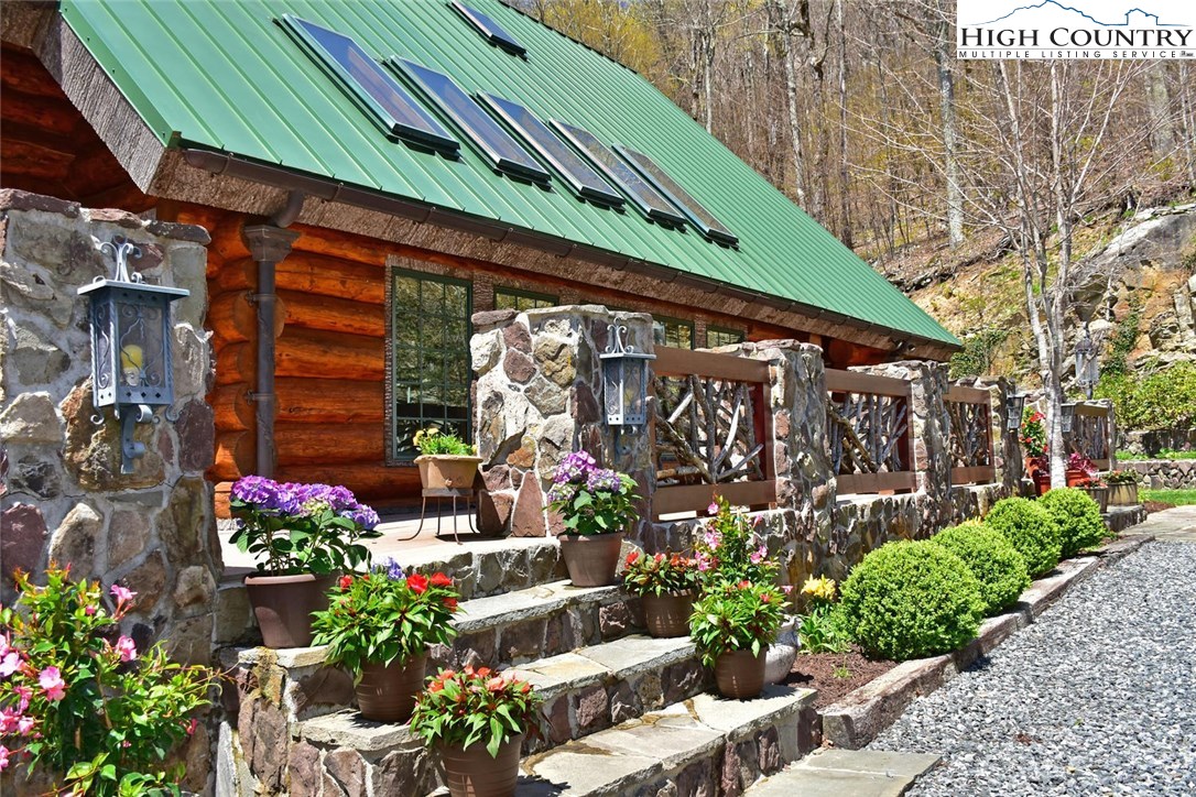 1194 Fox Meadow Road Banner Elk, NC 28604 - Photo 5 of 44 Gallery Image 5