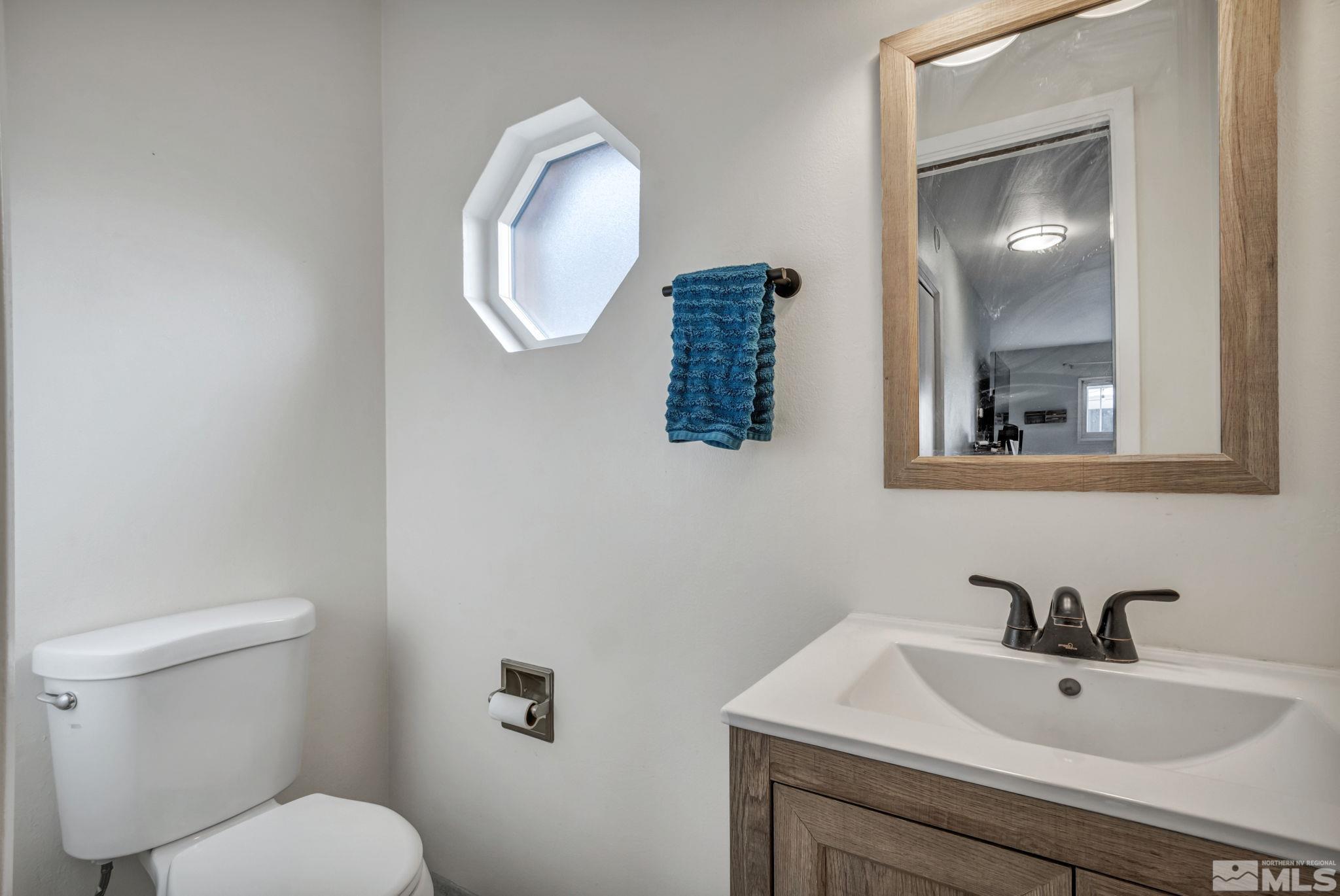112 Smithridge Reno, NV 89502 - Photo 13 of 37 a bathroom with a sink mirror and toilet