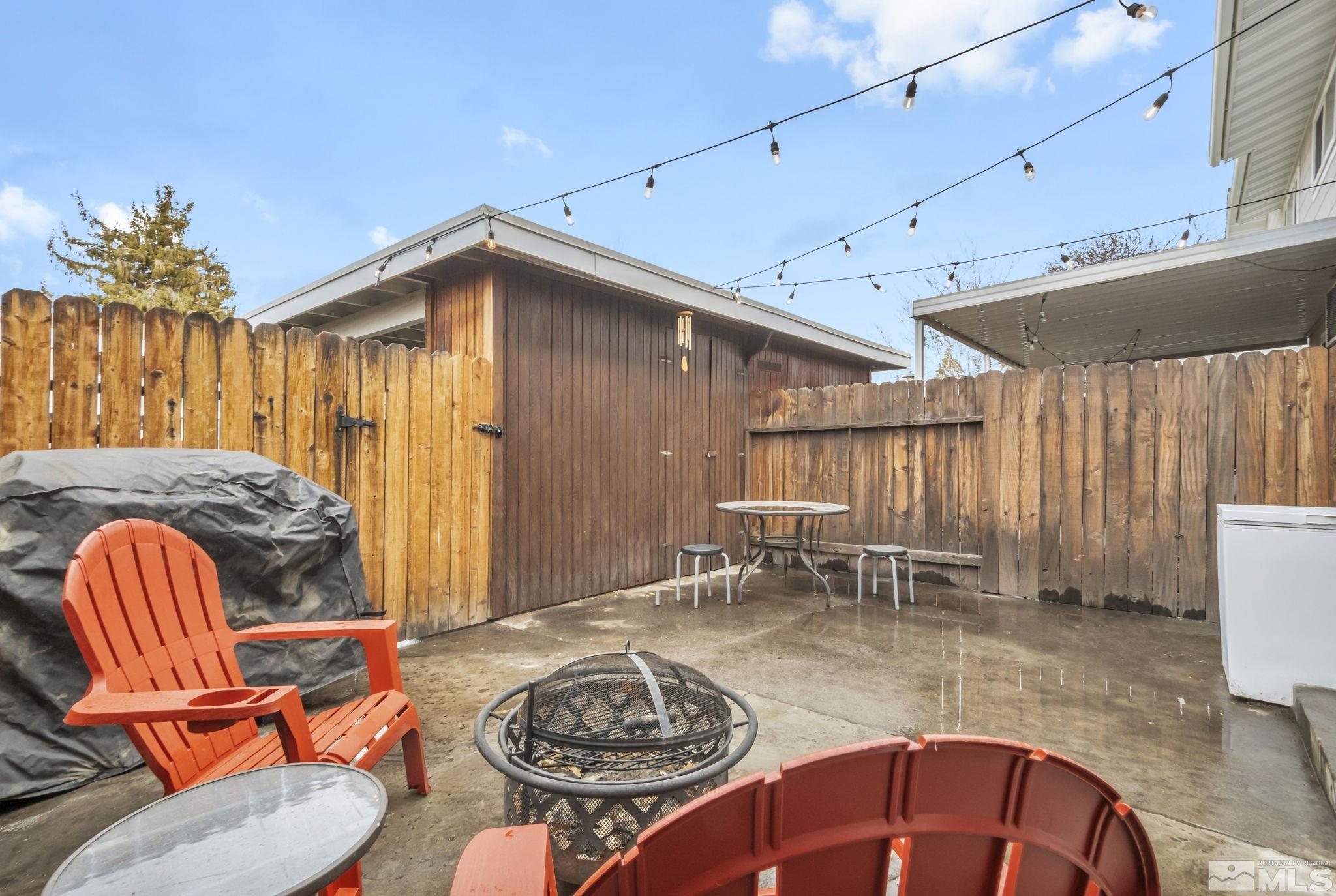 112 Smithridge Reno, NV 89502 - Photo 32 of 37 a dinning room with a table and chairs