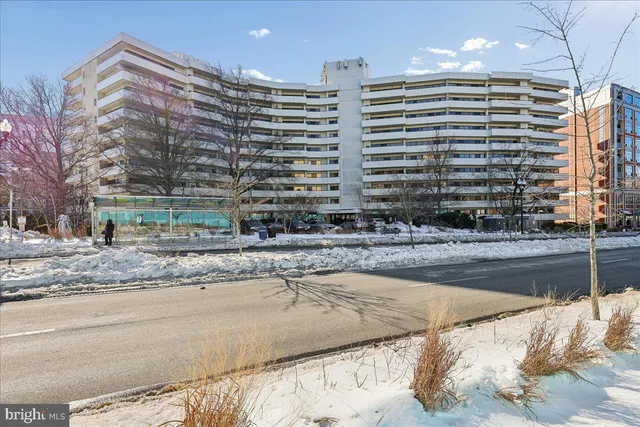 $289,000 | 5300 Columbia Pike, Unit 112, Arlington, VA 22204