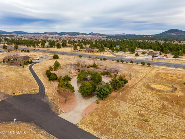 $875,000 | 8285 Caballo Way, Flagstaff, AZ 86004