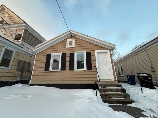 $1,700 | 108 Spring Street, Syracuse, NY 13208