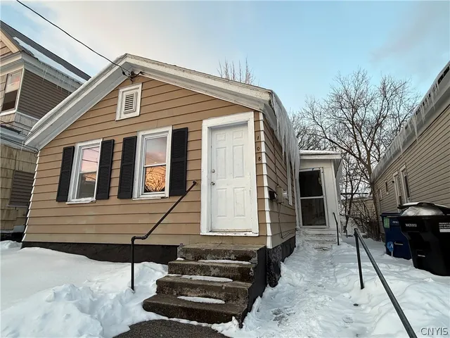 $1,700 | 108 Spring Street, Syracuse, NY 13208