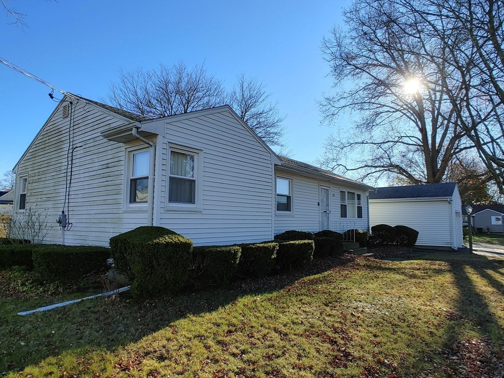 38 Greenwood Road Somerset, MA 02726 - Photo 5 of 40 Gallery Image 5