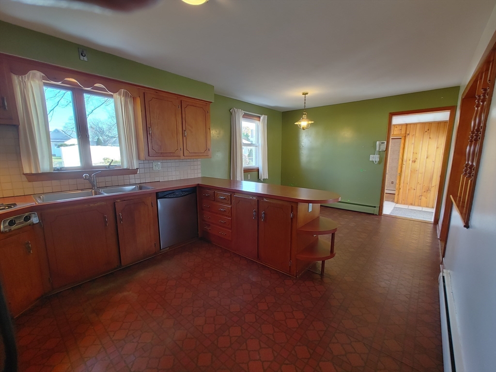 38 Greenwood Road Somerset, MA 02726 - Photo 10 of 40 Gallery Image 10
