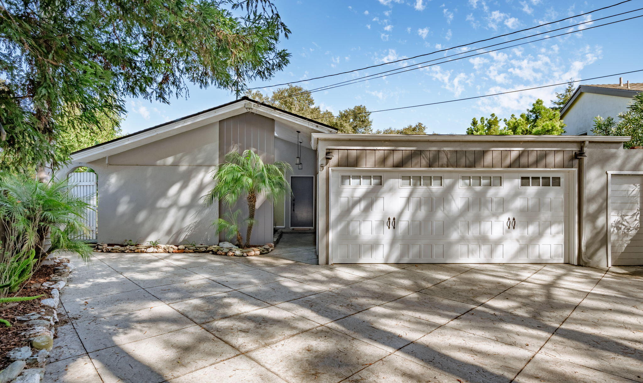 5 Fellowship Circle Santa Barbara, CA 93109 - Photo 31 of 32 a backyard of a house