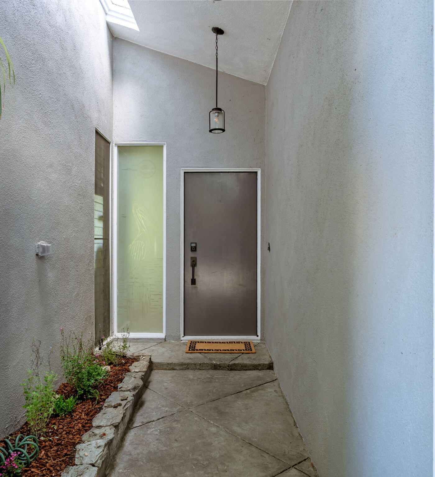 5 Fellowship Circle Santa Barbara, CA 93109 - Photo 32 of 32 a view of a hallway with entryway