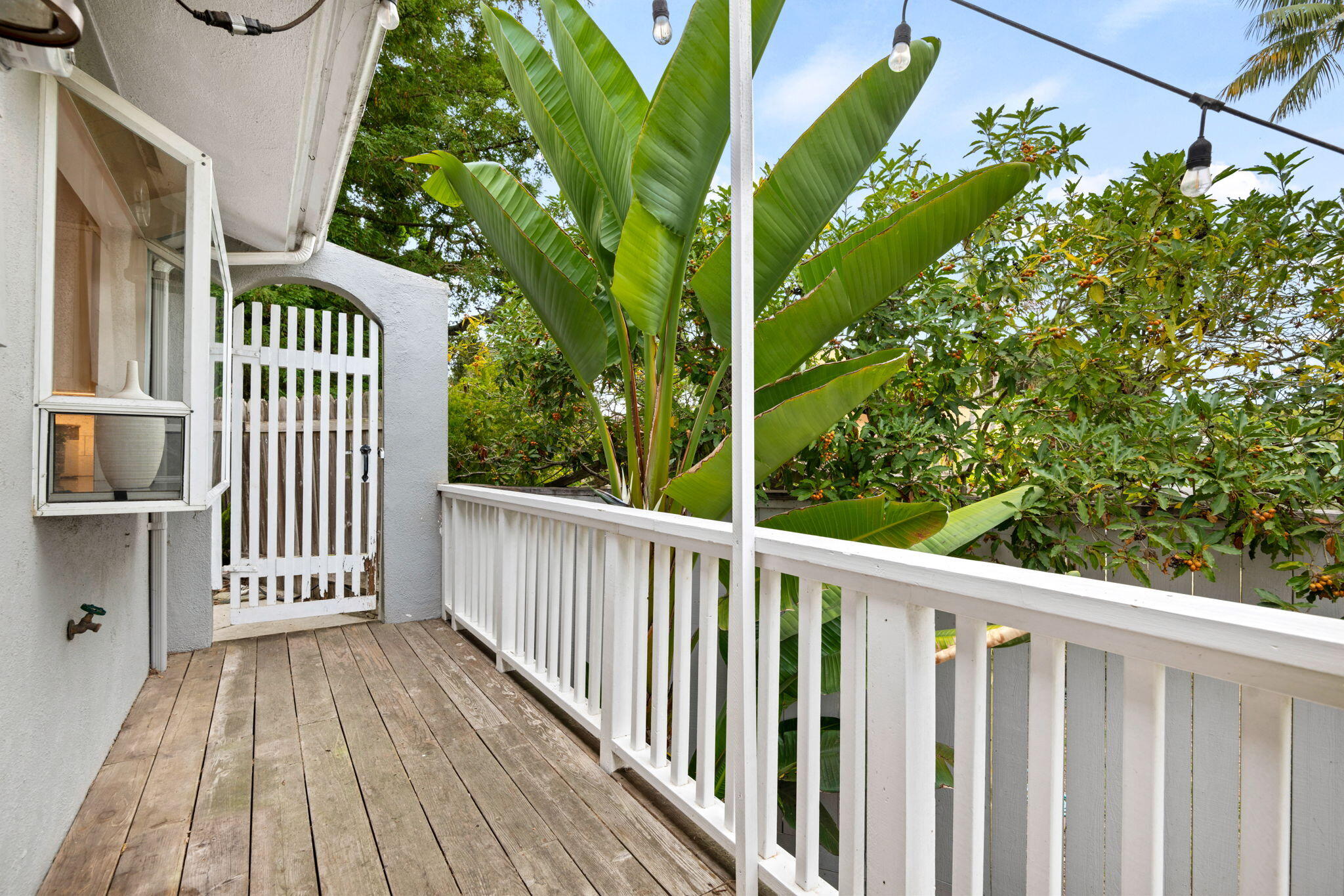 5 Fellowship Circle Santa Barbara, CA 93109 - Photo 10 of 32 a view of a wooden fence