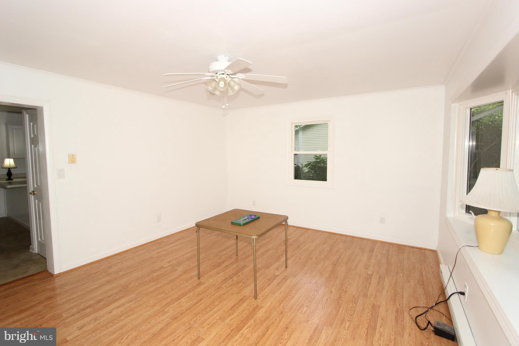 718 Romancoke Road Stevensville, MD 21666 - Photo 5 of 20 Living Room