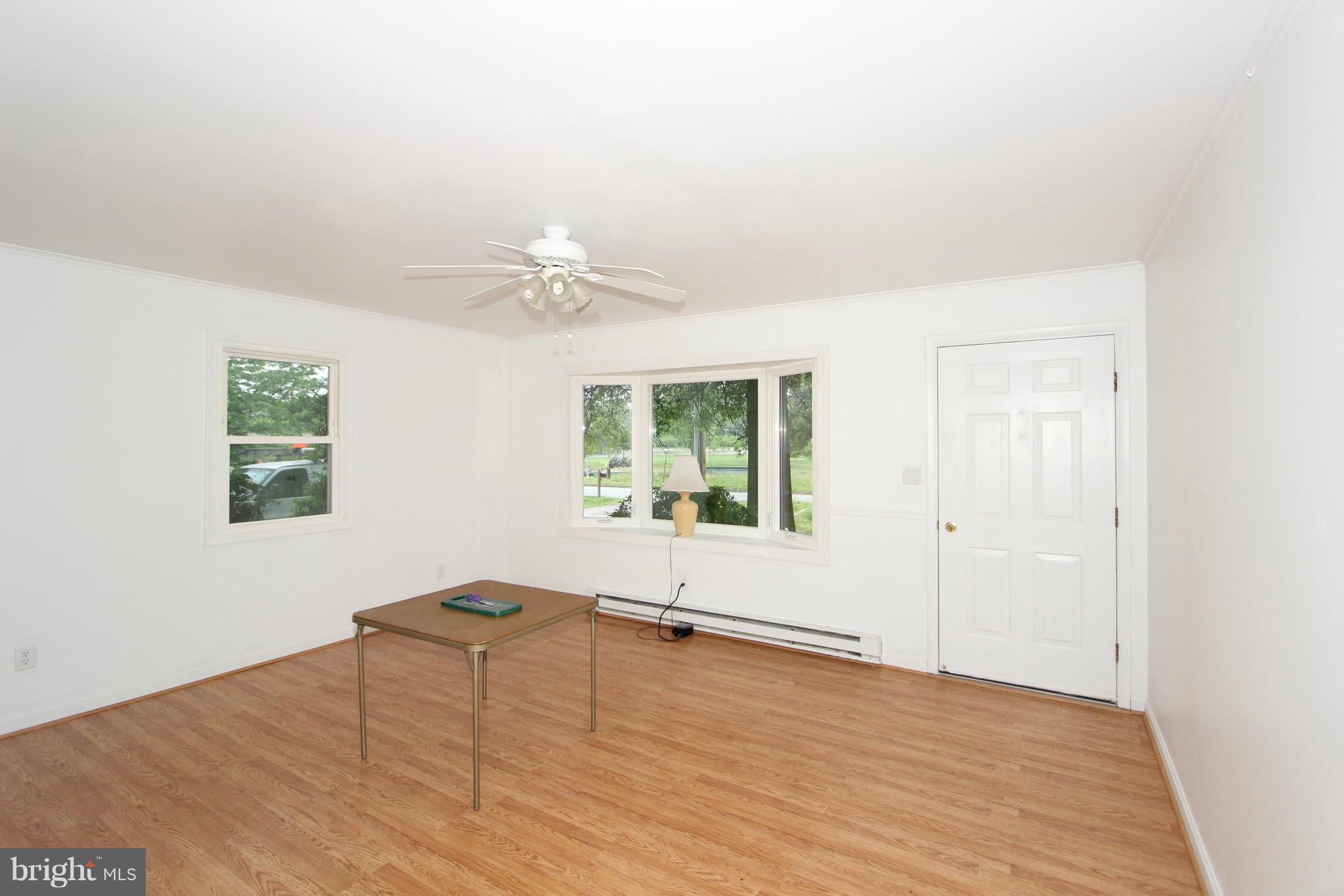 718 Romancoke Road Stevensville, MD 21666 - Photo 6 of 20 Living Room
