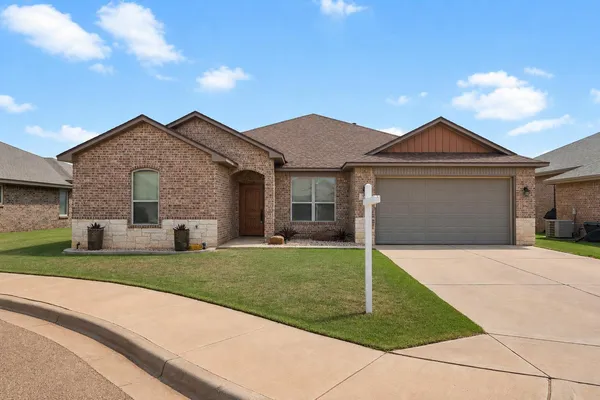 $330,000 | 306 Hampshire Avenue, Wolfforth, TX 79382