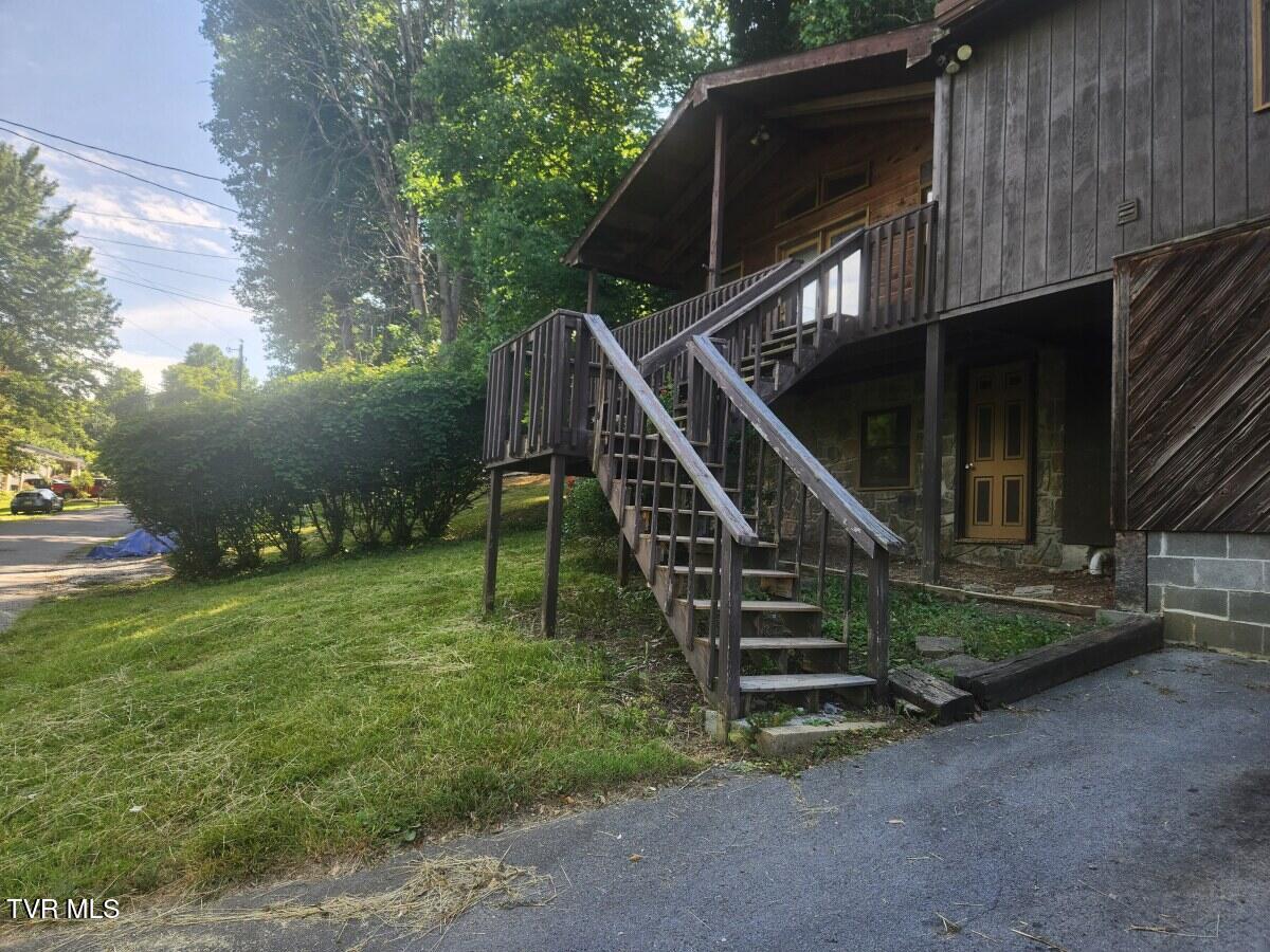 1111 Berry Road Elizabethton, TN 37643 - Photo 3 of 11 Berry (3)