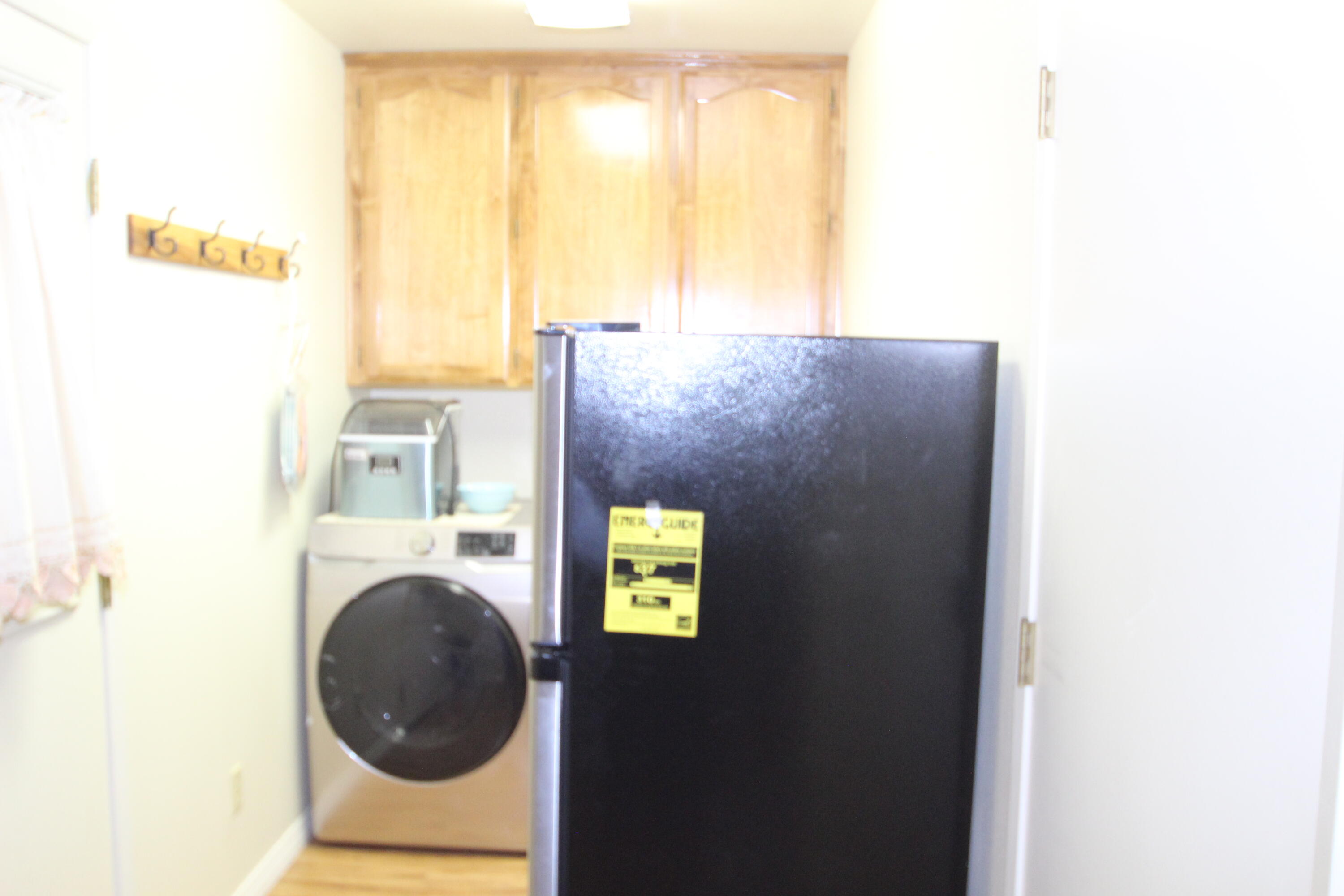 265 Pierpoint Drive Springville, CA 93265 - Photo 23 of 49 Mud/Laundry room