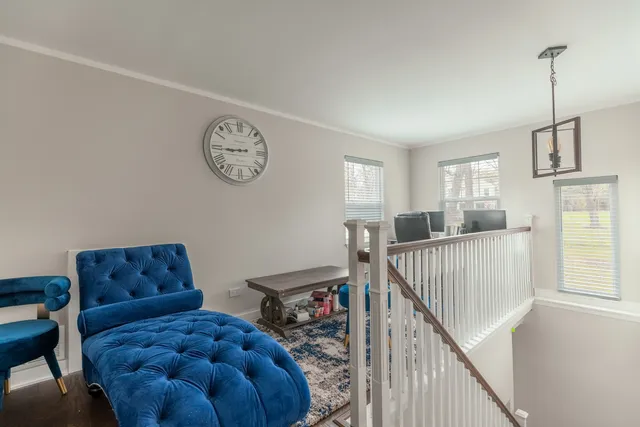 a view of livingroom with furniture