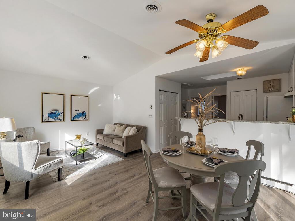 328 Cedar Grove Road Edgewater, MD 21037 - Photo 7 of 26 Comfortable common spaces
