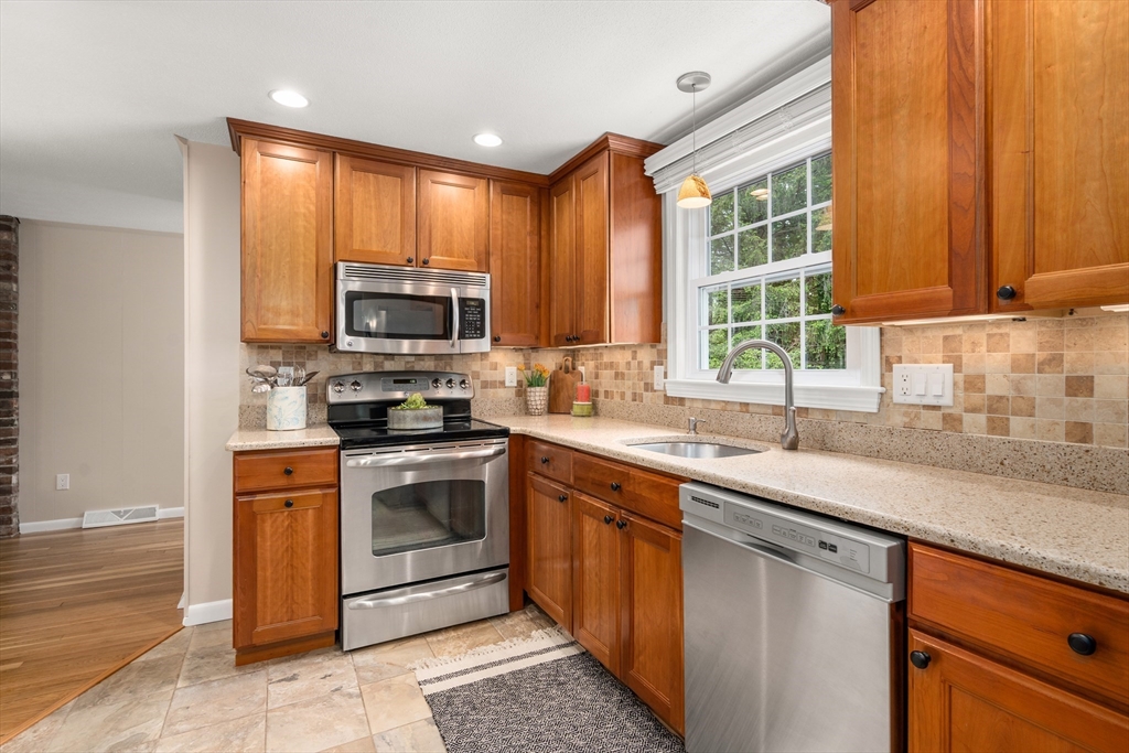204 Haynes Road Sudbury, MA 01776 - Photo 6 of 36