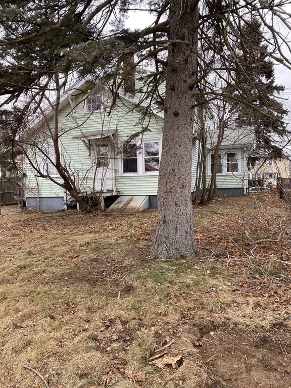 56 Sohier Road Beverly, MA 01915 - Photo 3 of 22 Gallery Image 3