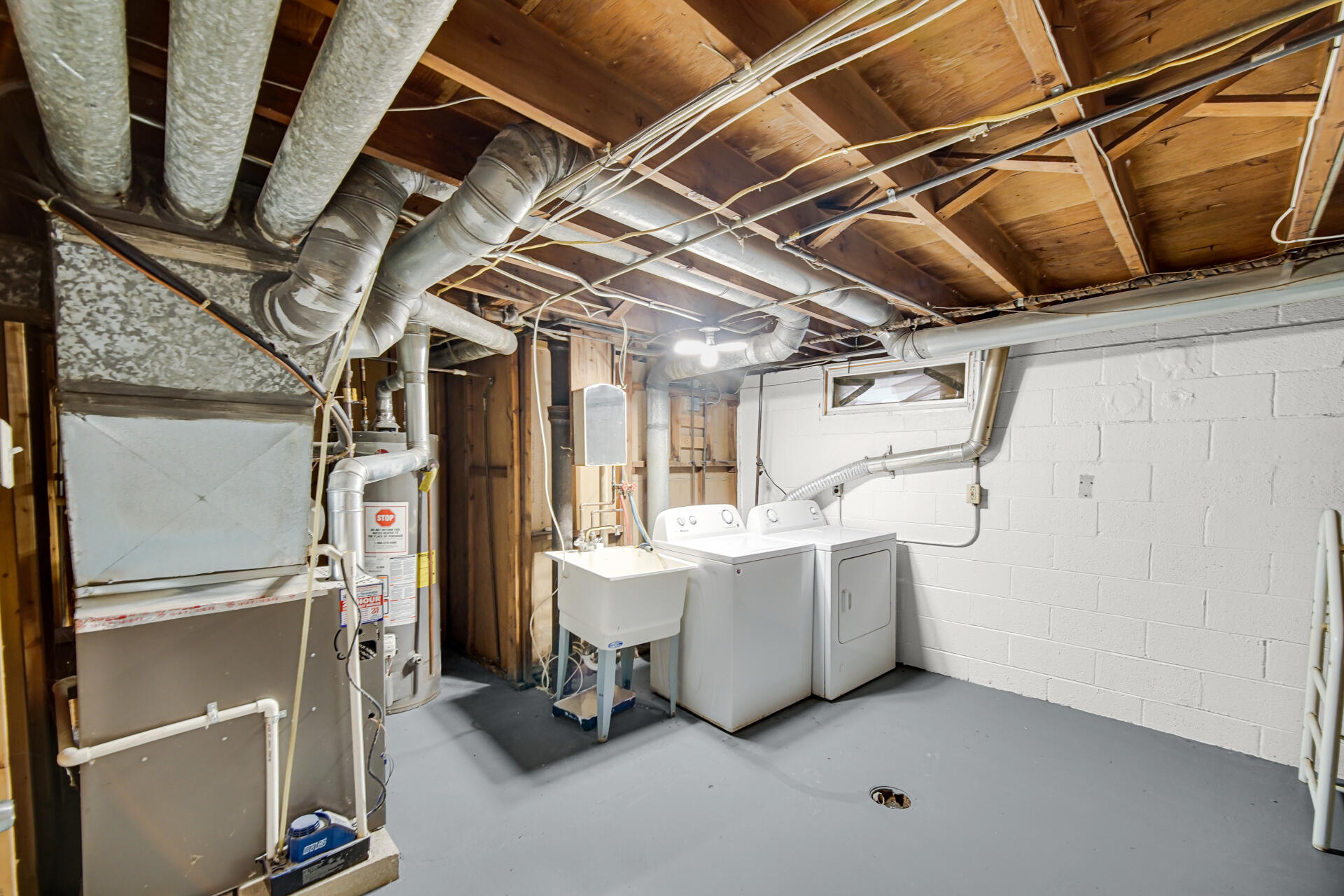 699 State Street Gary, IN 46403 - Photo 22 of 24 a view of a room with racks