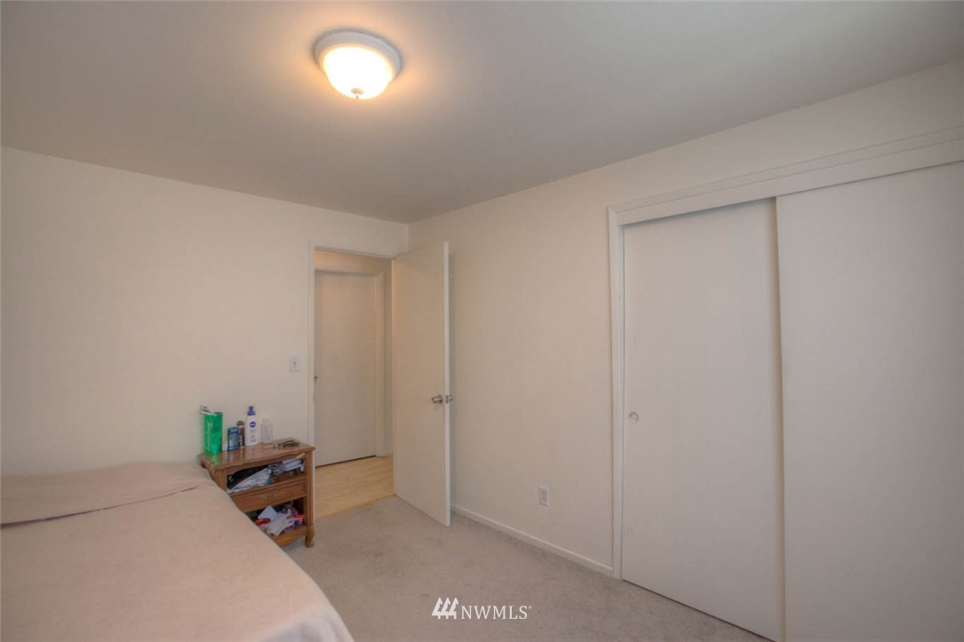 2009 Jones Circle Southeast Renton, WA 98055 - Photo 14 of 22 Gallery Image 14