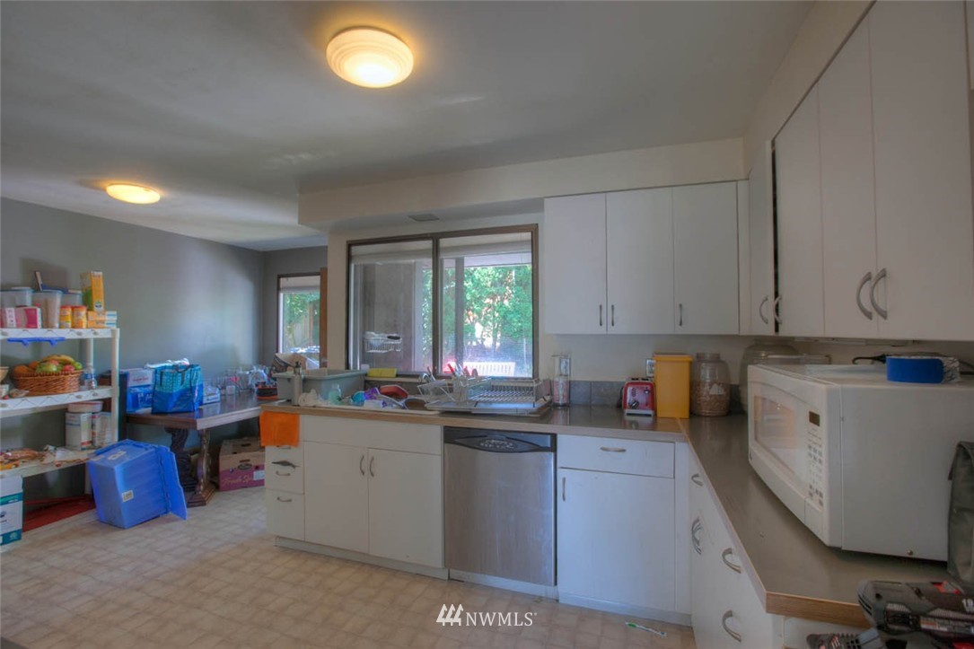 2009 Jones Circle Southeast Renton, WA 98055 - Photo 8 of 22 Gallery Image 8
