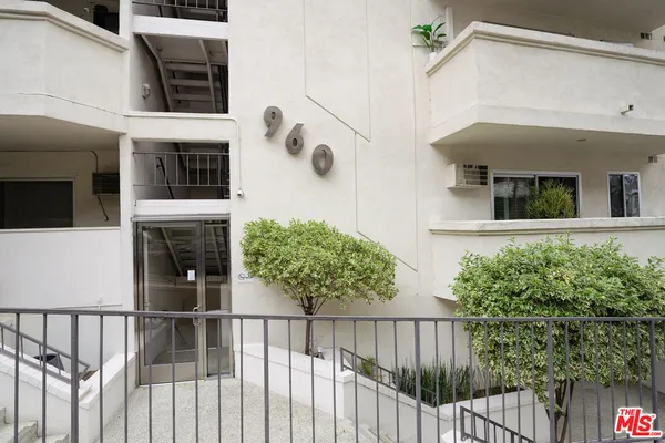 $2,695 | 960 Larrabee Street, Unit 206, West Hollywood, CA 90069