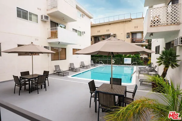 $2,695 | 960 Larrabee Street, Unit 206, West Hollywood, CA 90069