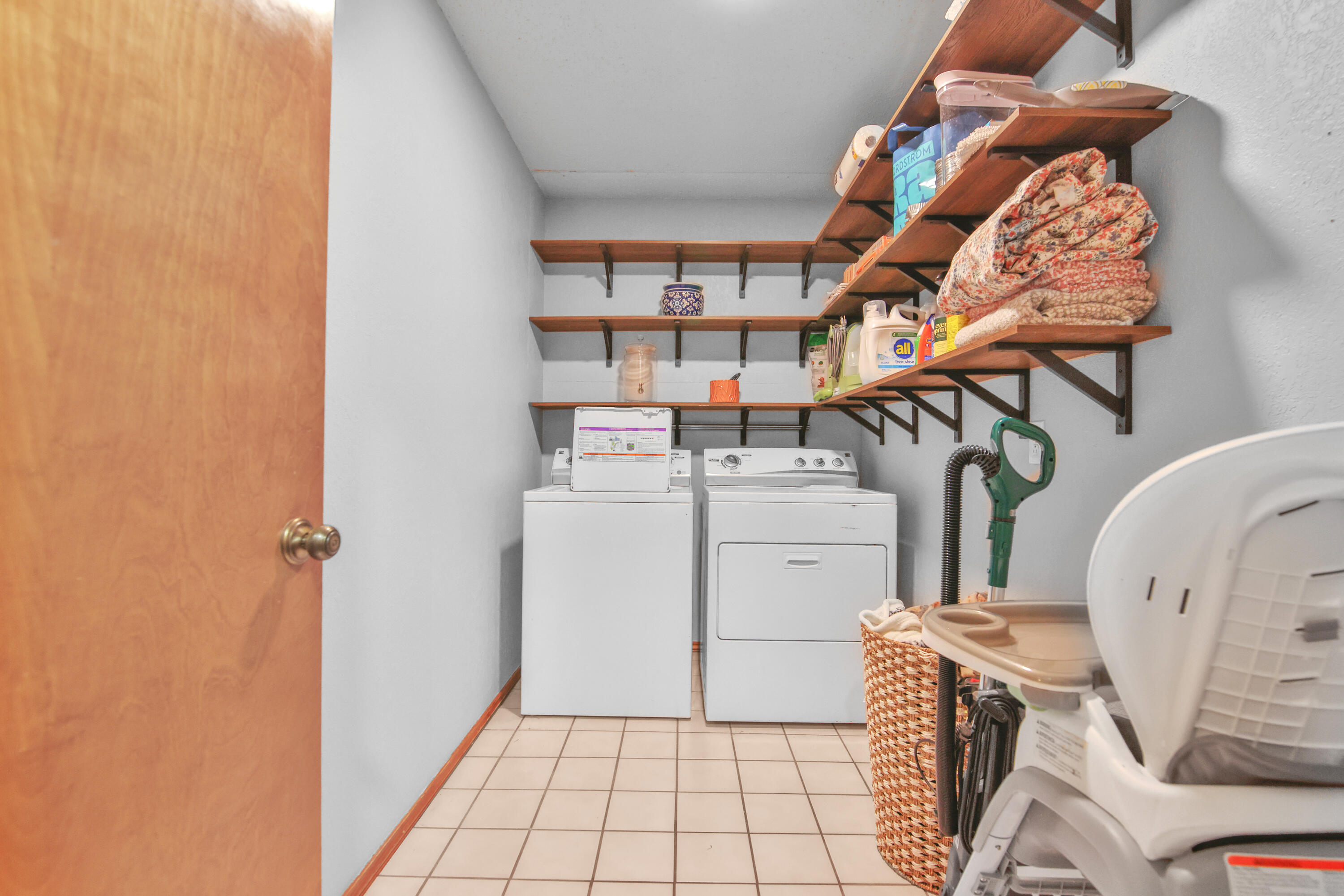 4805 73rd Street Lubbock, TX 79424 - Photo 24 of 26 a utility room with dryer and washer
