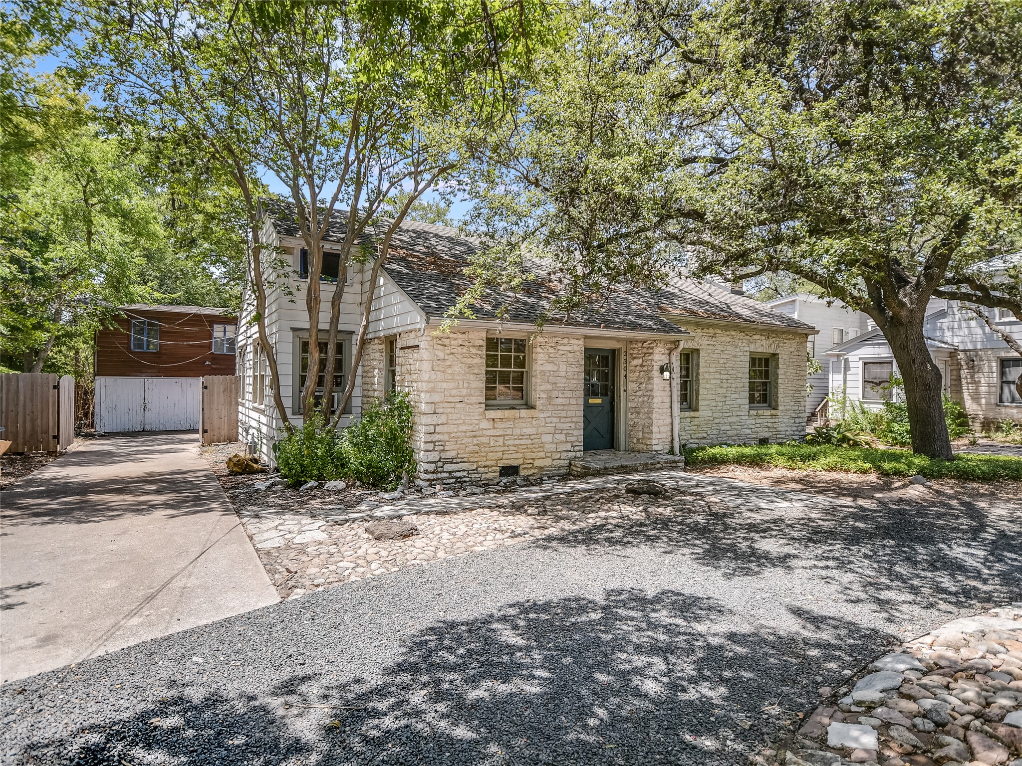 2304 Longview Street Austin, TX 78705 - Photo 3 of 33 Parking for 6 -Circular Drive and Main Drive