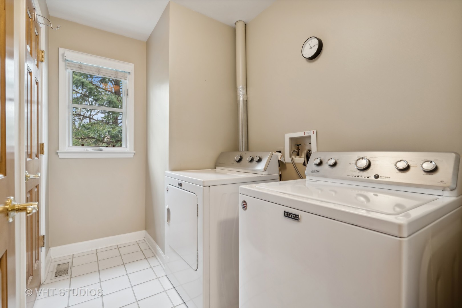 803 Hibbard Road Wilmette, IL 60091 - Photo 17 of 23 a utility room with dryer and washer