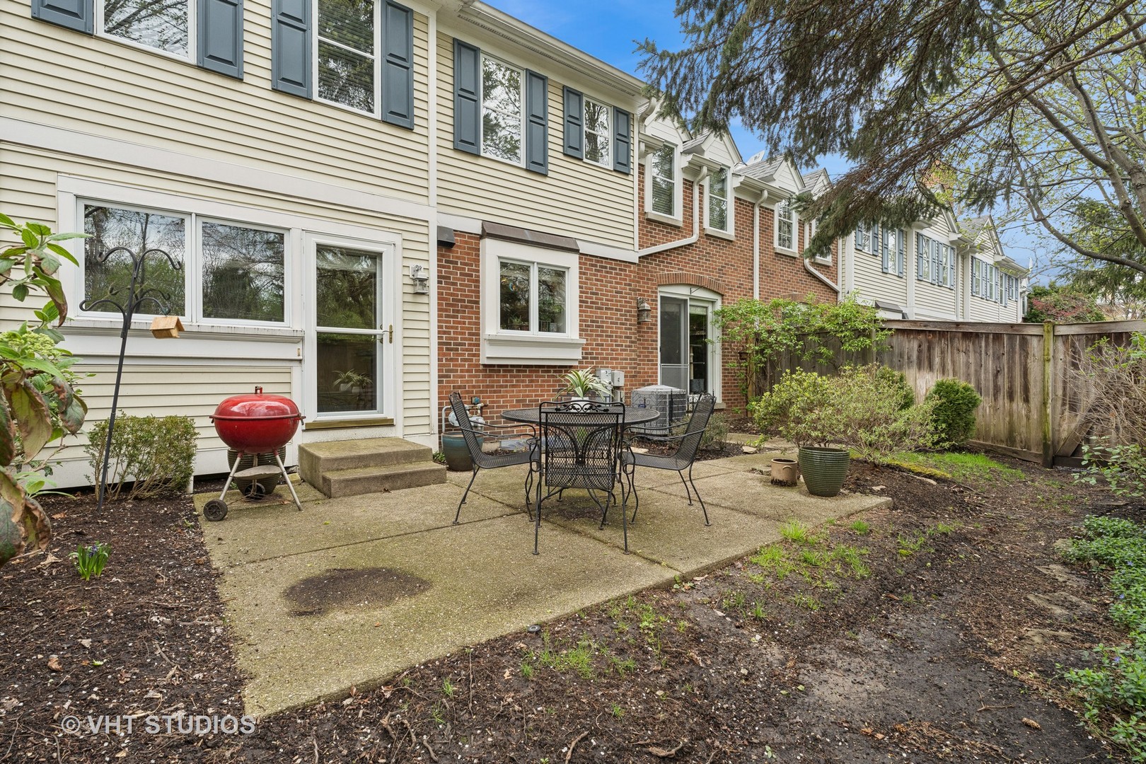 803 Hibbard Road Wilmette, IL 60091 - Photo 19 of 23 a view of a house with backyard and sitting area