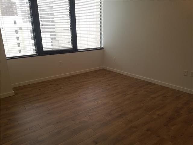 1200 Main Street, Unit 1010 Dallas, TX 75202 - Photo 7 of 13 an empty room with a window