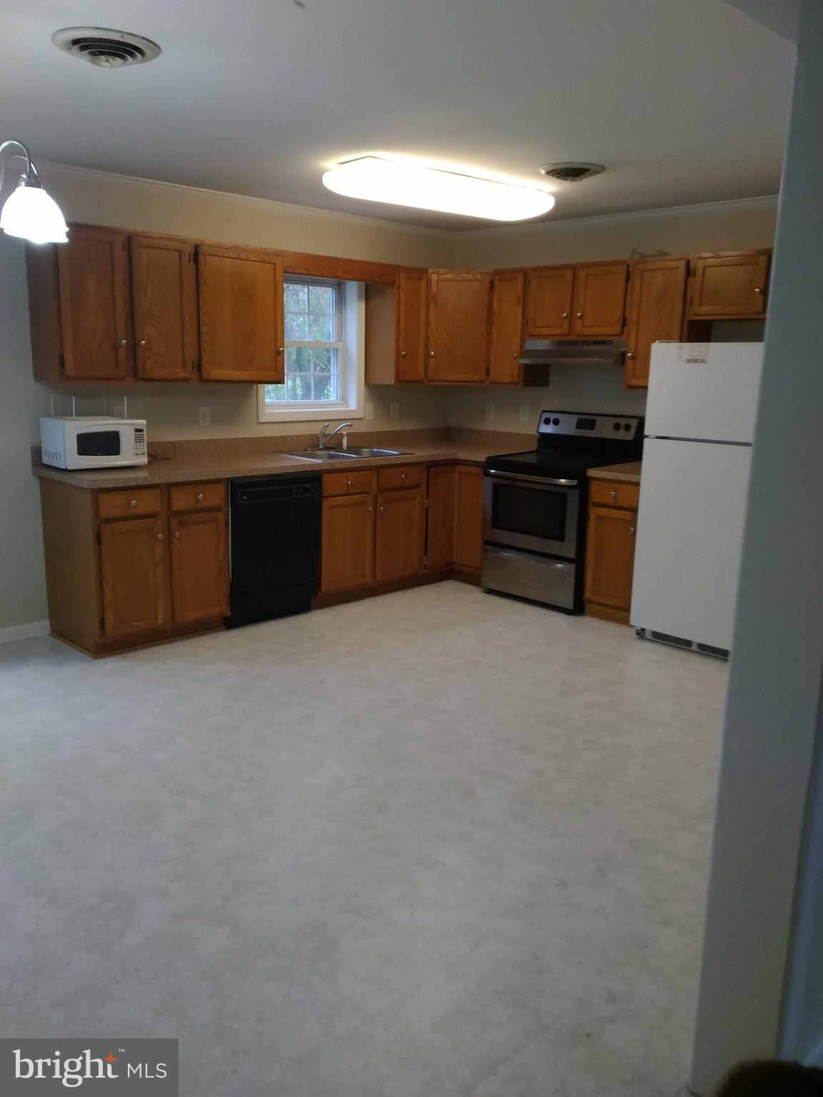 2 9th Street Ridgely, MD 21660 - Photo 6 of 33 Open kitchen