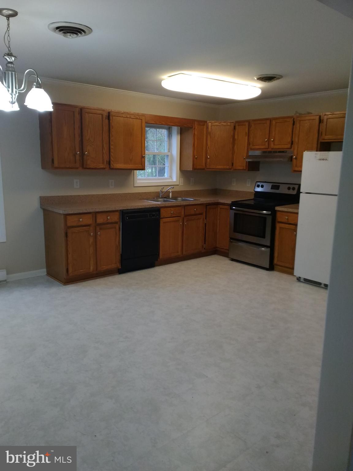 2 9th Street Ridgely, MD 21660 - Photo 9 of 33 Open kitchen