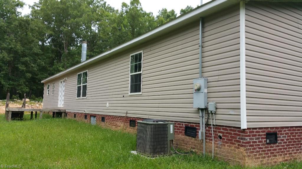 440 Simmons Road Robbins, NC 27325 - Photo 3 of 13 Gallery Image 3