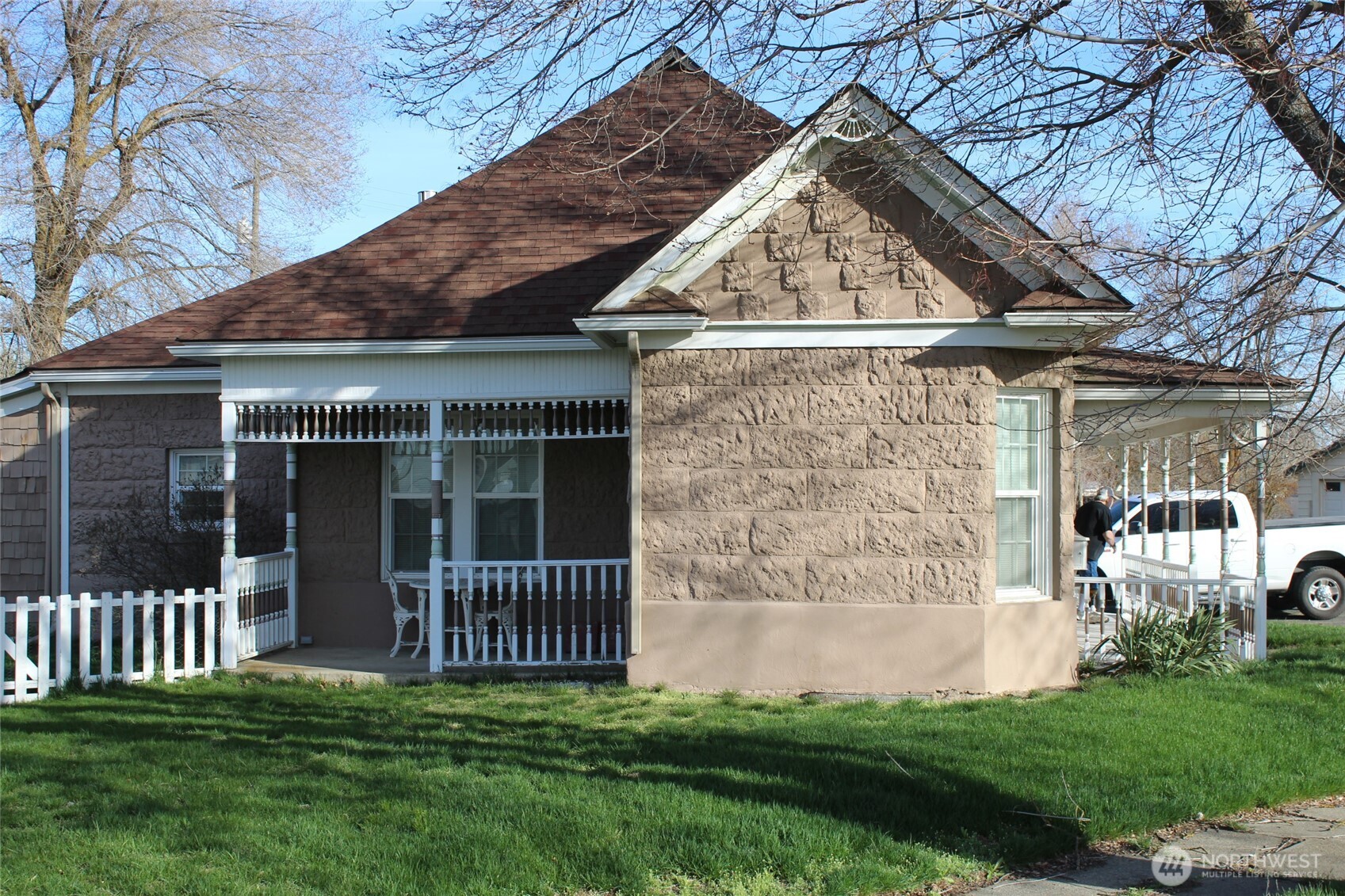 209 East Alder Avenue Ritzville, WA 99169 - Photo 2 of 15 a view of a house with a small yard and a garden