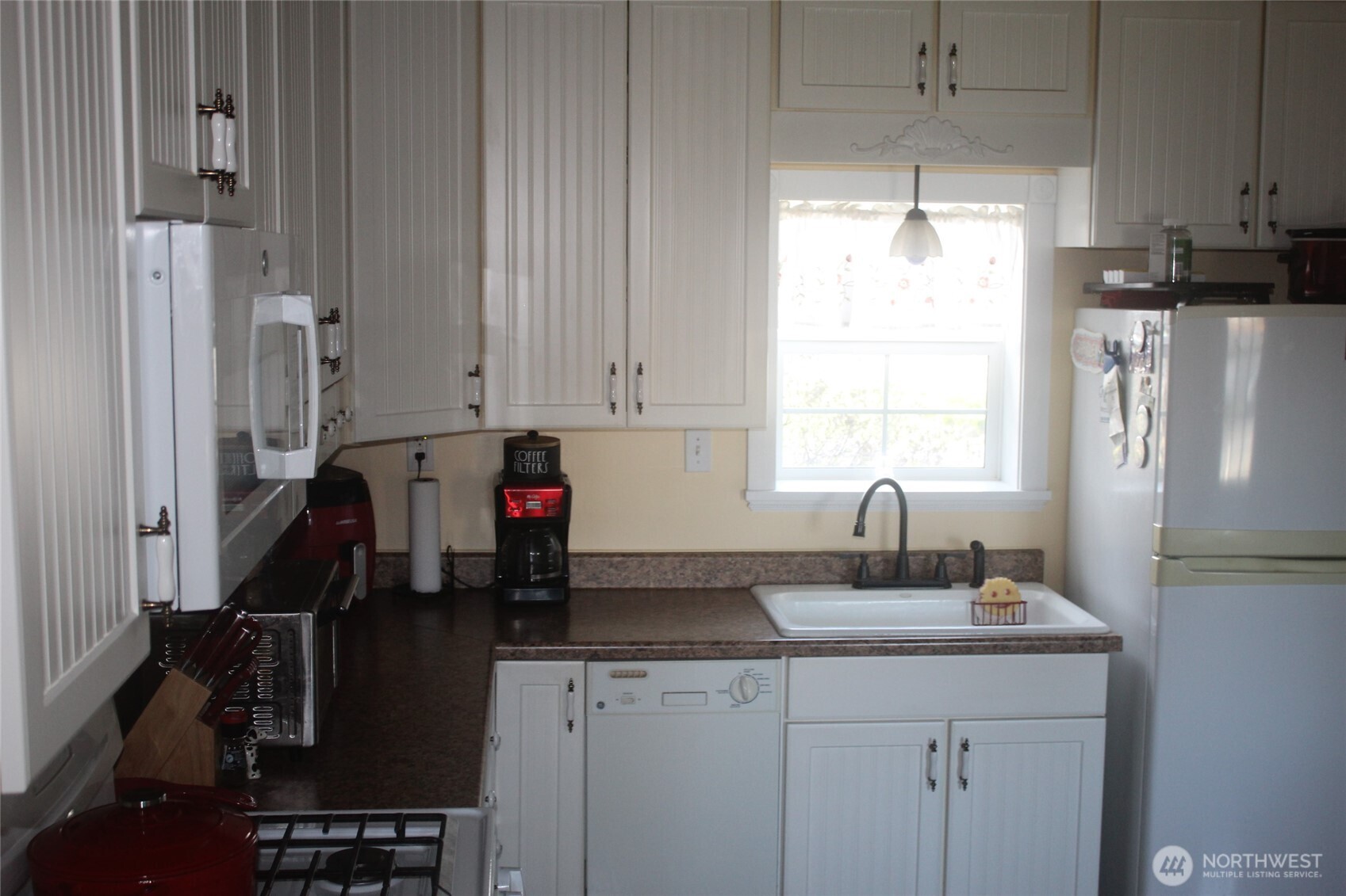 209 East Alder Avenue Ritzville, WA 99169 - Photo 7 of 15 a kitchen with refrigerator and window