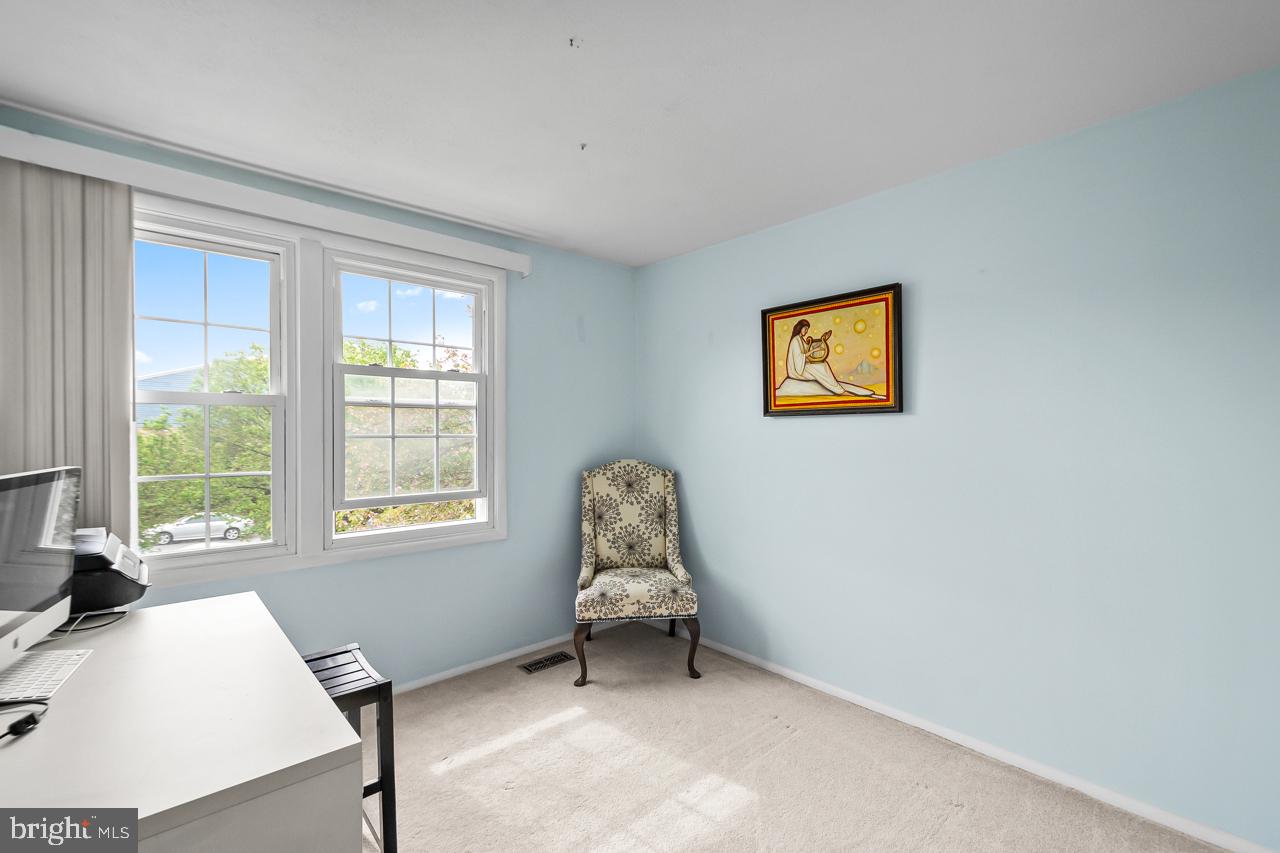 8450 Stonewall Road Manassas, VA 20110 - Photo 20 of 48 a room with a window and a chair