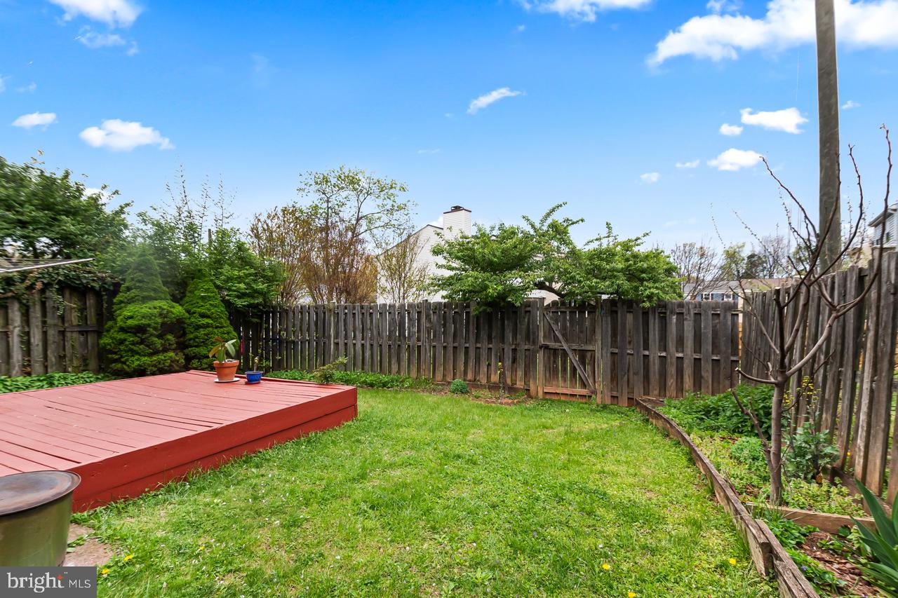 8450 Stonewall Road Manassas, VA 20110 - Photo 38 of 48 a backyard of a house with table and chairs