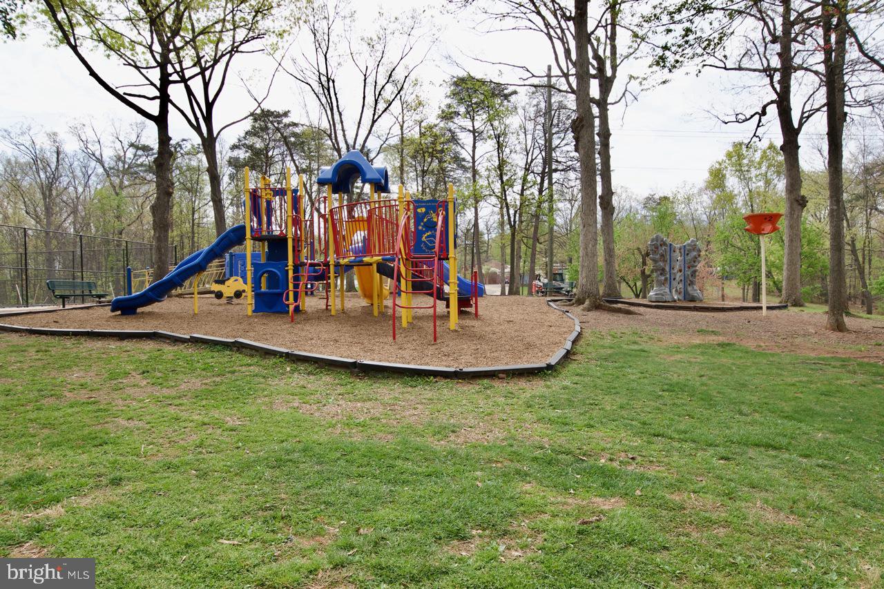 8450 Stonewall Road Manassas, VA 20110 - Photo 48 of 48 a view of outdoor space with garden and entertaining space