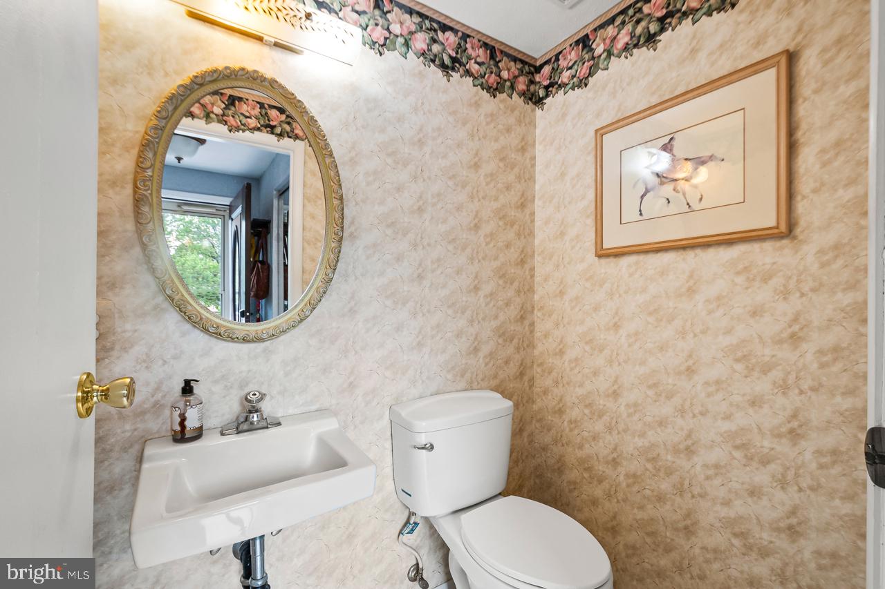 8450 Stonewall Road Manassas, VA 20110 - Photo 7 of 48 a bathroom with a toilet and a sink
