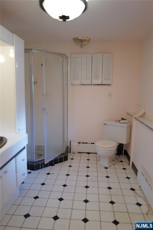 106 Prescott Street Demarest, NJ 07627 - Photo 13 of 24 a bathroom with a toilet a sink and a mirror