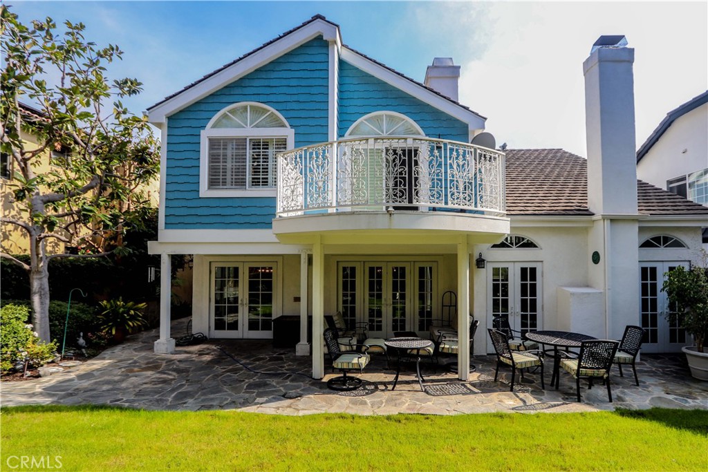 5 Cambridge Manhattan Beach, CA 90266 - Photo 12 of 71 a view of a house with swimming pool next to a yard