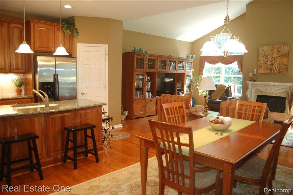 2453 Winding Brook Court, Unit 50 Rochester, MI 48309 - Photo 12 of 19 kitchen and breakfast.JPG