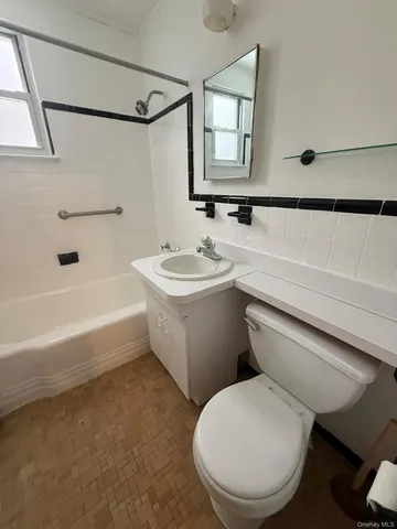 $2,400 | 175 Bryant Crescent, Unit 1J, White Plains, NY 10605